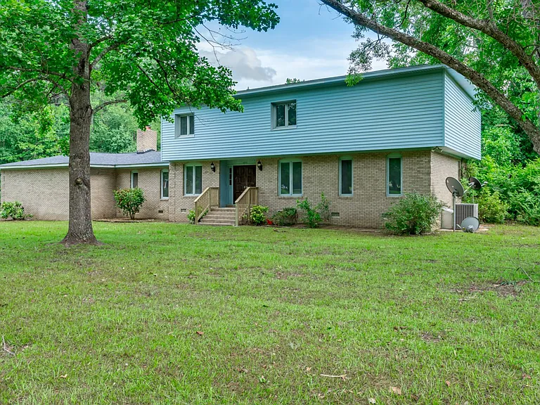 400 Derby Ln #2 — Photo 1
