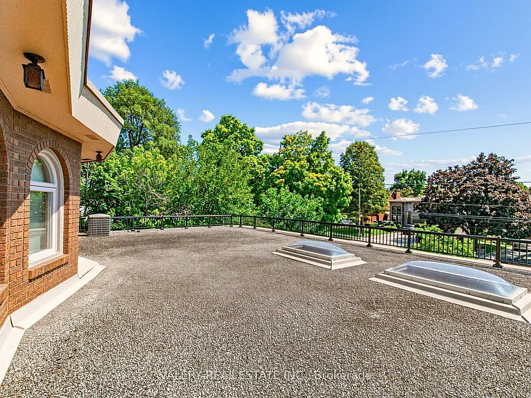 370 Maple Leaf Dr — Photo 43