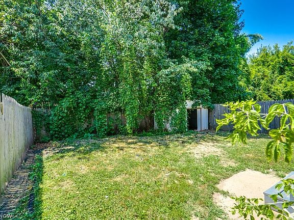 5th image of 327 Schrock Pl SW