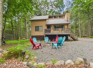 308 Arapaho Dr, Pocono Lake, PA 18347