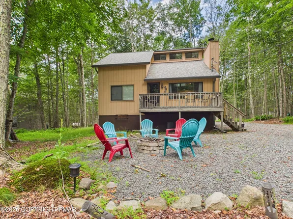 308 Arapaho Dr, Pocono Lake, PA 18347