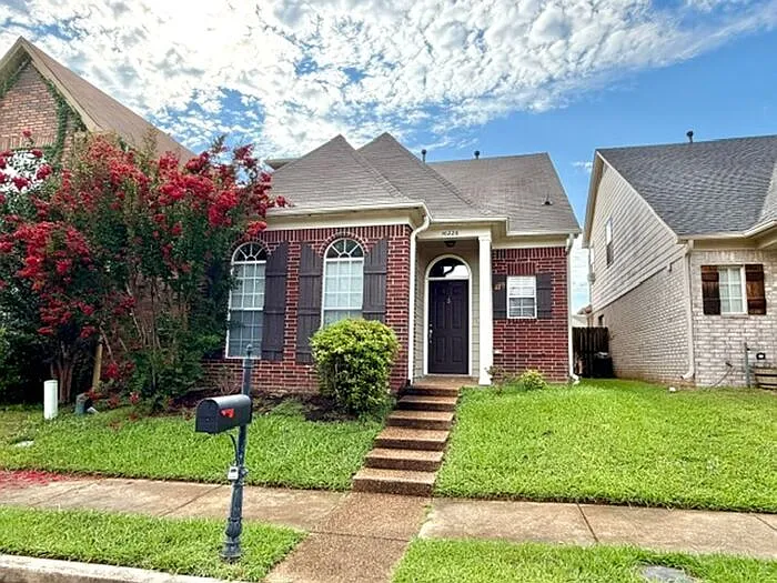 10226 Sterling Ridge Dr — Photo 1