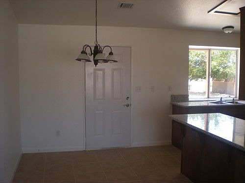 4th image of 17184 Catalpa St