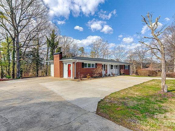 3rd image of 2726 Fairwood Dr SE