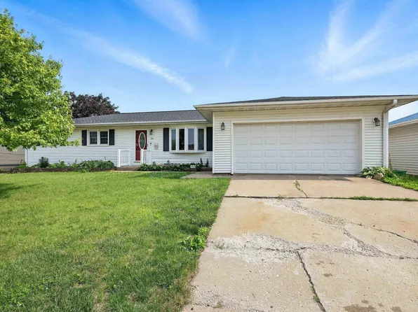 343 W Meadow Ln, Walcott, IA 52773
