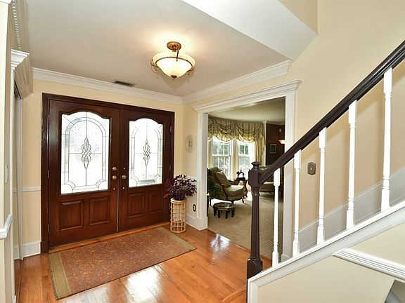 3rd image of 38 Longacre Dr