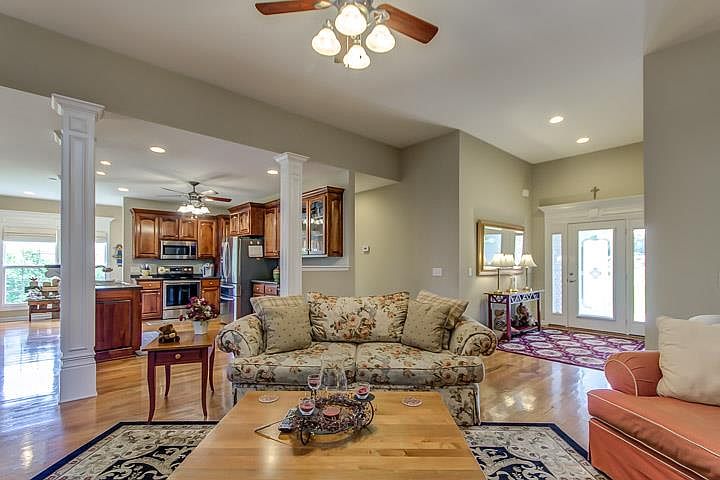 2nd image of 618 Delk Ln