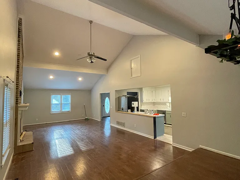 206 Rodborough Rd — Photo 5