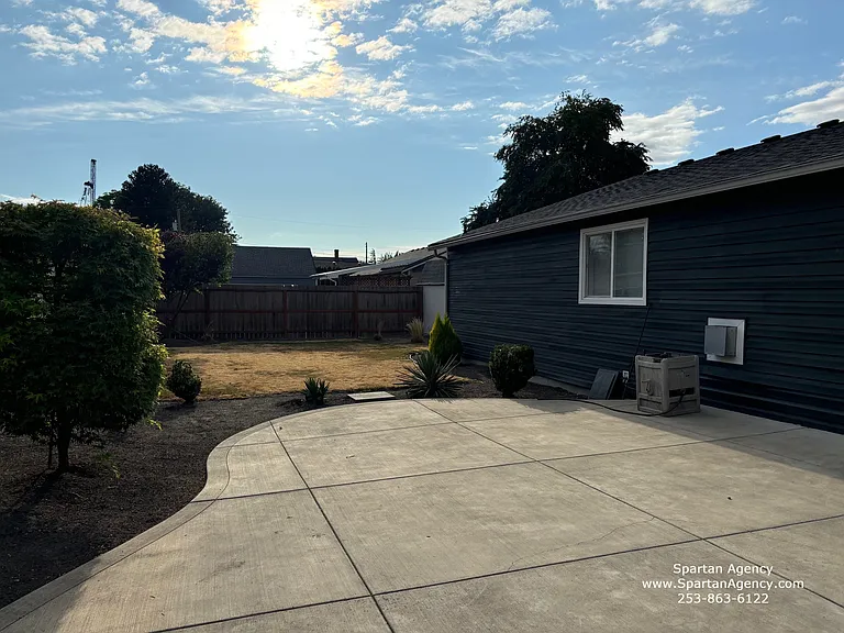 1020 Academy St — Photo 24