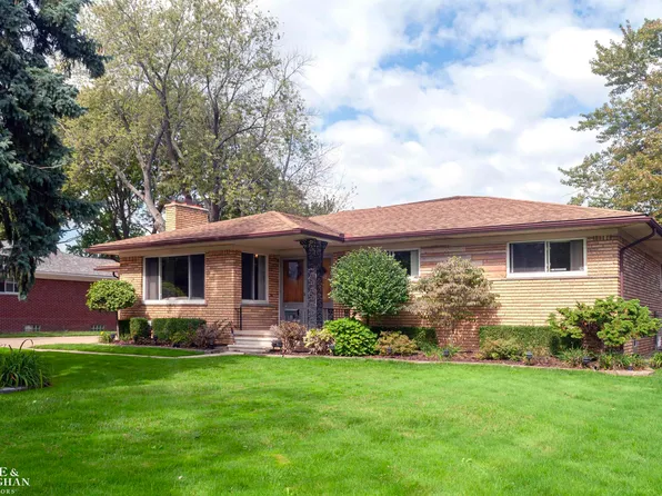 20001 Maxine St, Saint Clair Shores, MI 48080