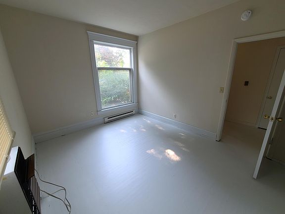 4th image of 221 S Washington St #3