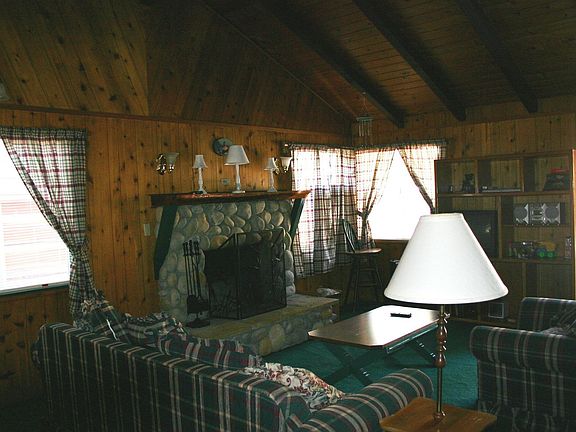 4th image of 40233 Mahanoy Ln