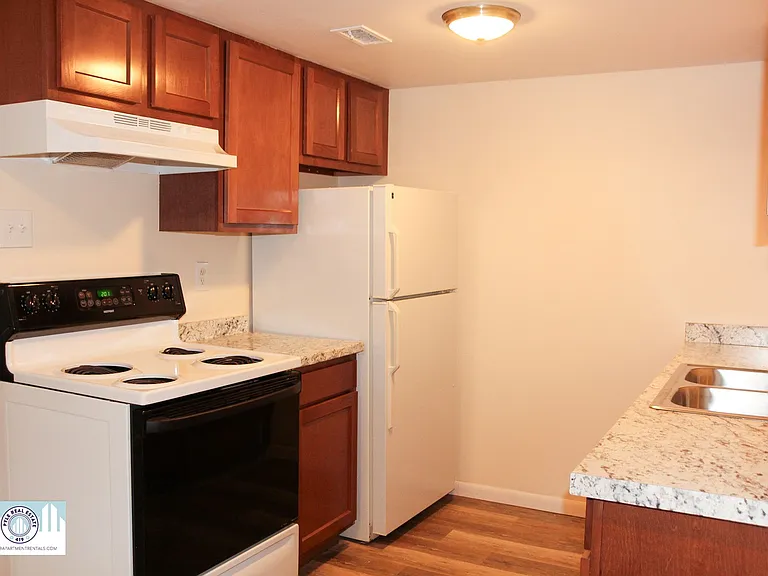 Hidden Village Square Apartments — Photo 4