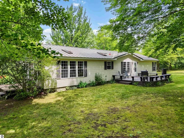 9180 W M 115 Hwy, Mesick, MI 49668