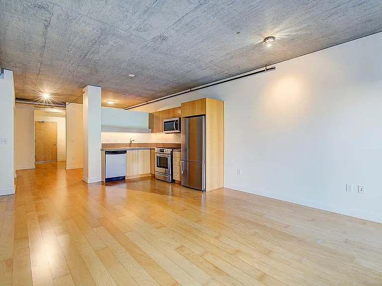 1926 W Burnside St #204 — Photo 17