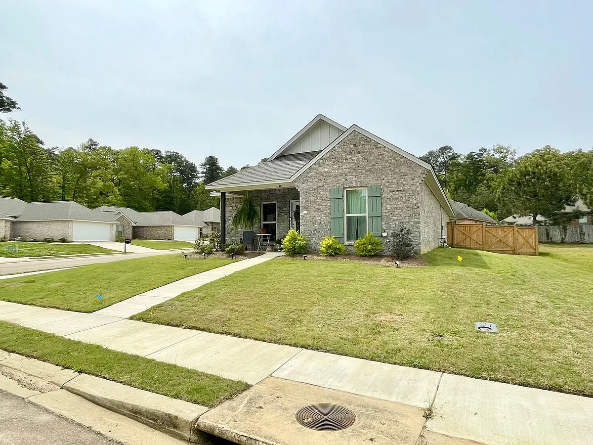 Building Photo - 610 Diamond Way