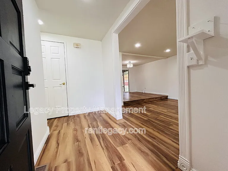 493 Dahlia St — Photo 5