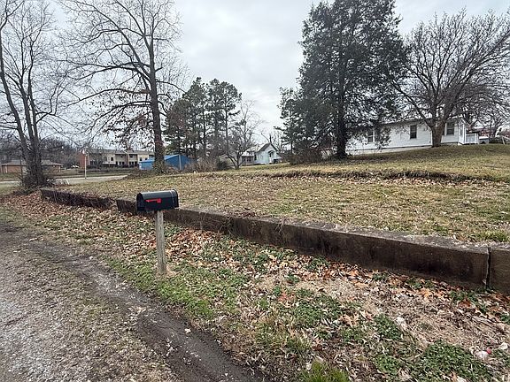 2nd image of 201 W Main St