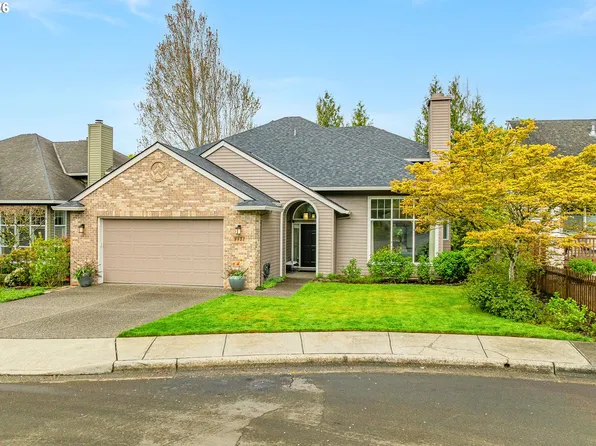 9921 NW Maring Dr, Portland, OR 97229