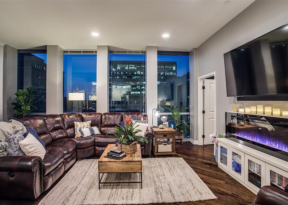 1st image of 500 Throckmorton St APT 1405