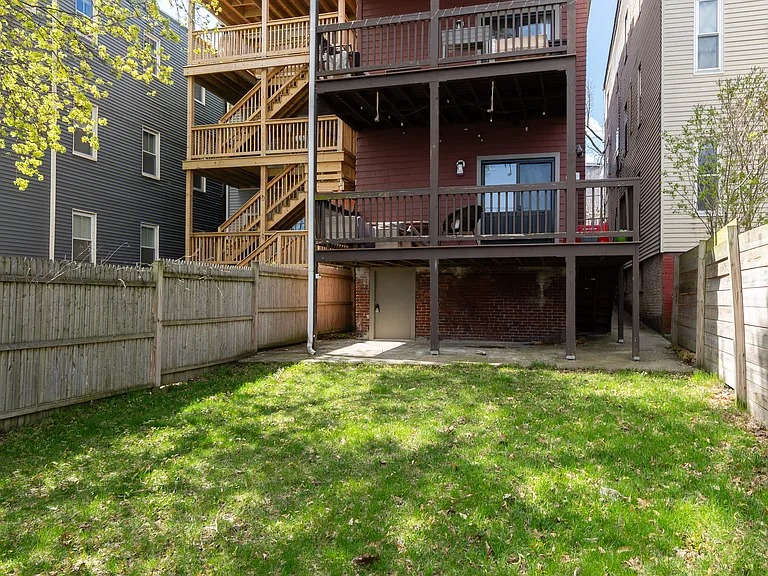 498 Sumner St #3 — Photo 34