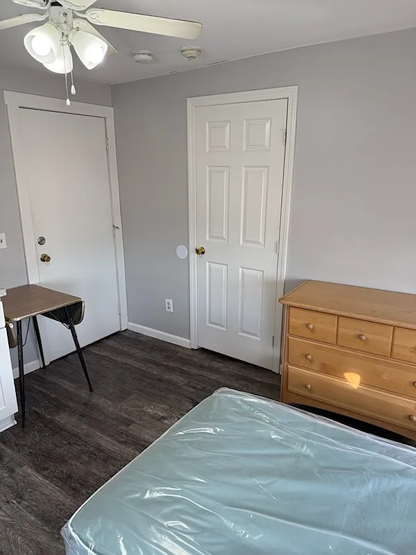 Studio, $990 — Photo 3