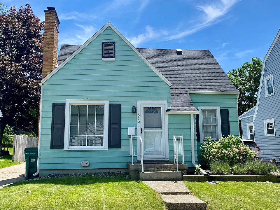 610 Riley St