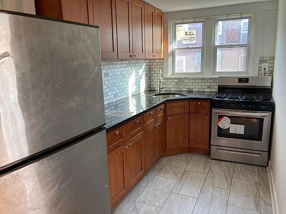 2nd image of 600 E Carver St Floor 1