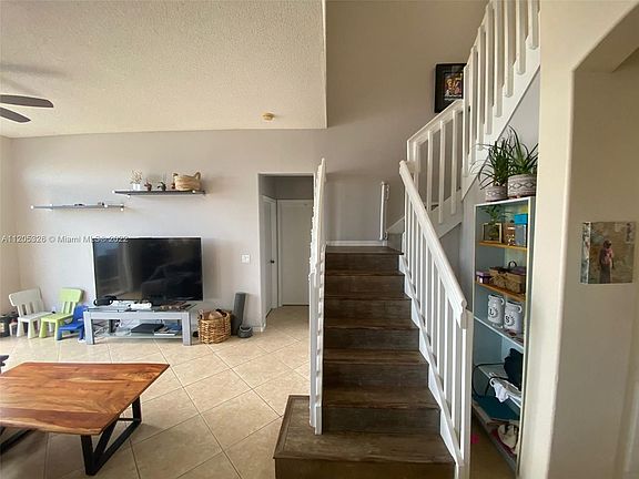 5th image of 3750 SW 51st St