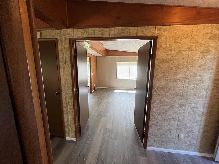13217 Canyon Rd E — Photo 9