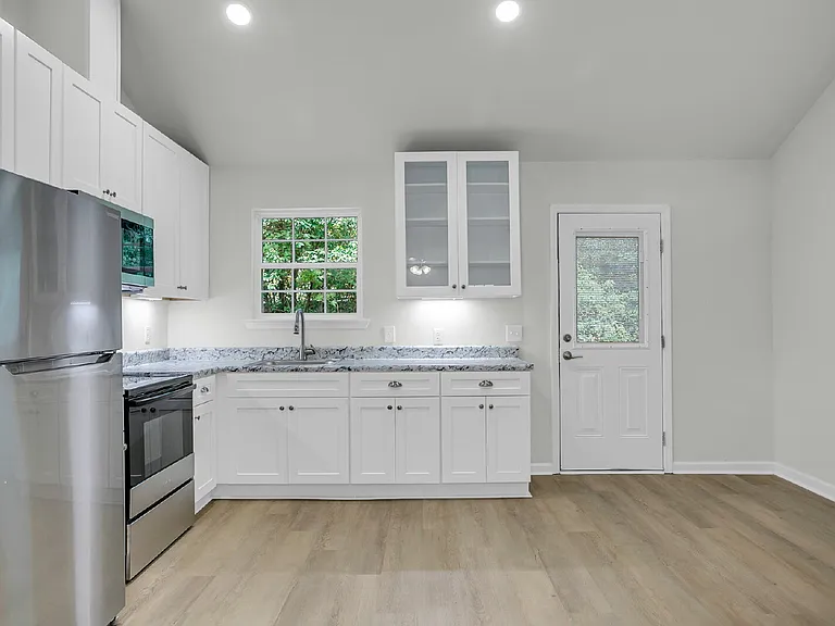 2108 California Ave — Photo 11