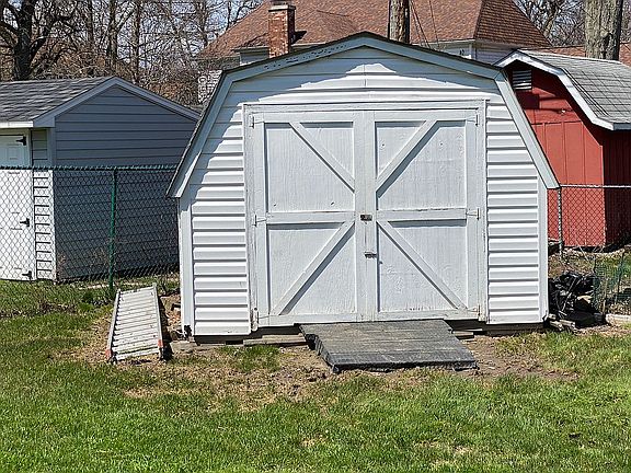 3rd image of 319 Cottonwood Dr