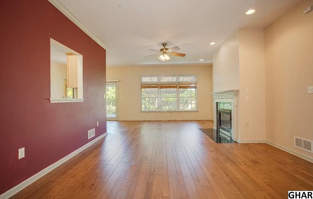 3 bed, 2322 sqft, $2,000 — Photo 4