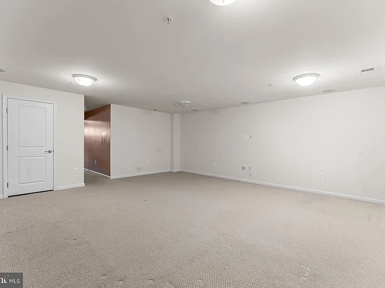 3218 Vogel Rd — Photo 31