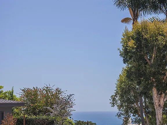 3rd image of 17965 Seabreeze Dr