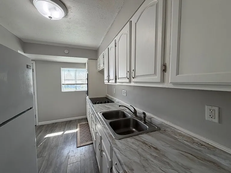 308 Lanark Rd — Photo 9