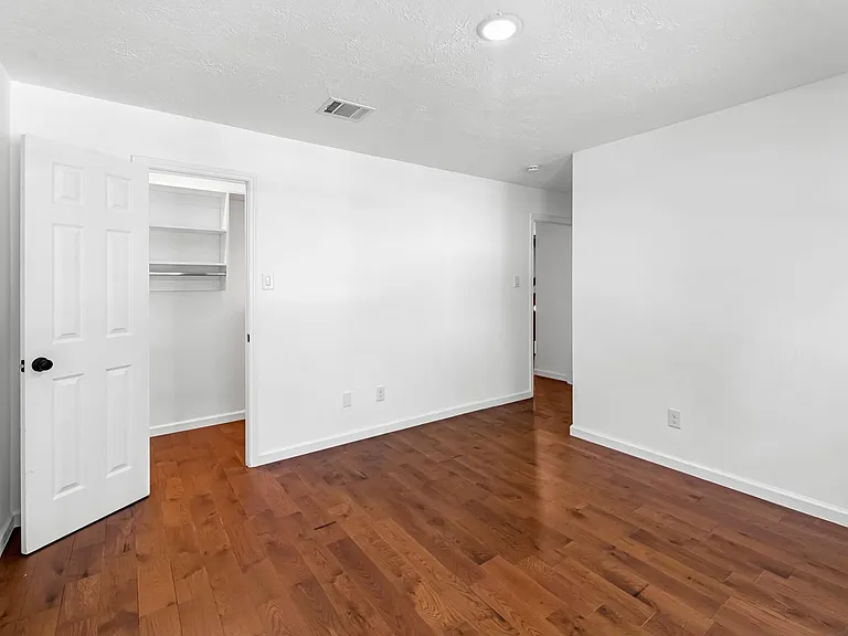 8011 Liberty Elm Ct — Photo 31
