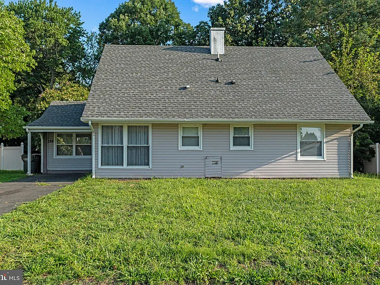 124 Pennypacker Dr — Photo 2