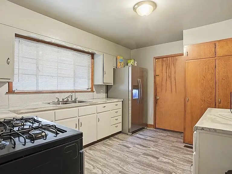 582 N Xenophon Ave — Photo 5