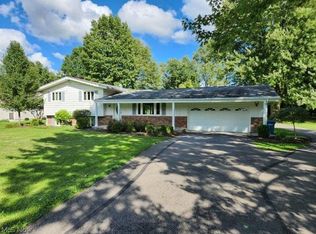 9371 Usher Rd, Olmsted Township, OH 44138