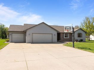 W5569 Mile Long Dr, APPLETON, WI 54915