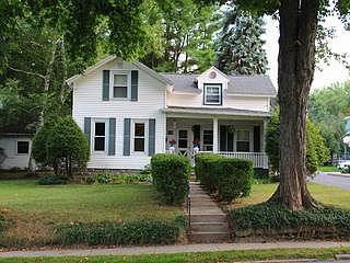 2nd image of 482 Willard St