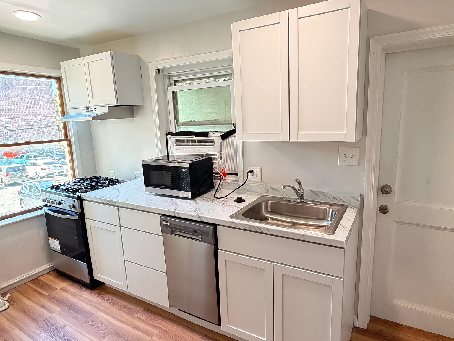 1 bed, 800 sqft, $1,800 — Photo 4