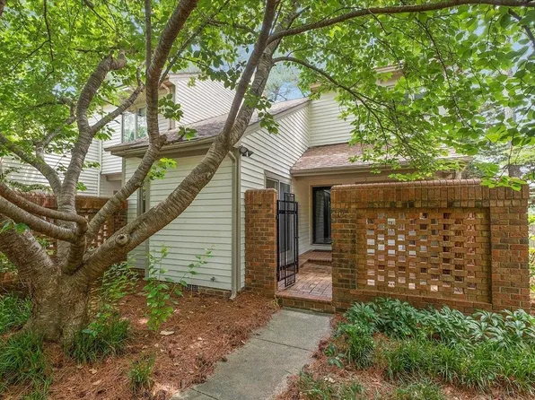 15 Bloomsbury Ct, Chapel Hill, NC 27517