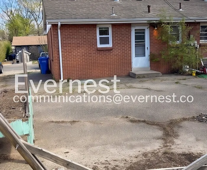 231 N Roosevelt Ave — Photo 16