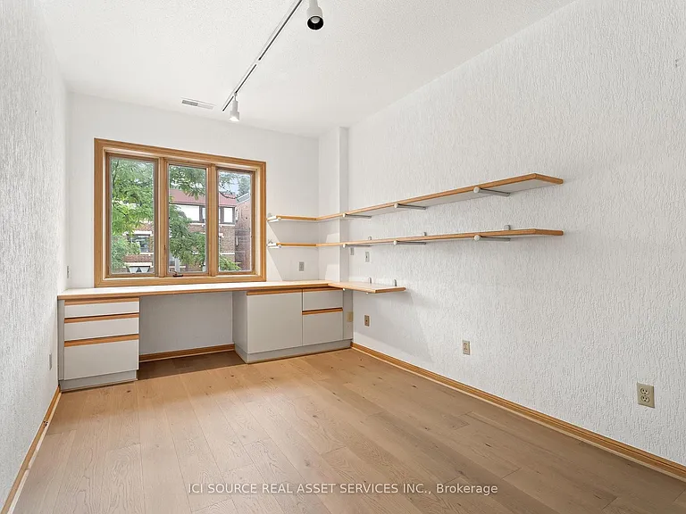 574 Saint Clair Ave W #UPPER — Photo 3
