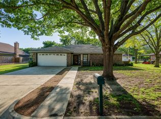 348 Huggins Dr, Springtown, TX 76082