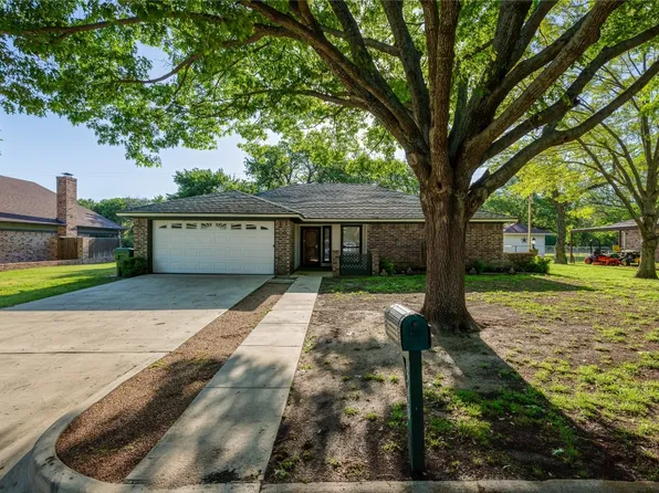 348 Huggins Dr, Springtown, TX 76082