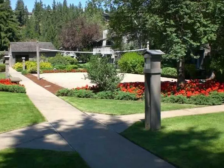 Lake Villa Apartments — Photo 24