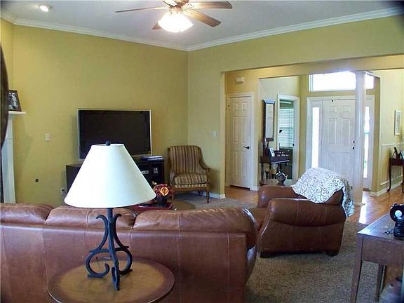 4th image of 2214 Parkridge Dr